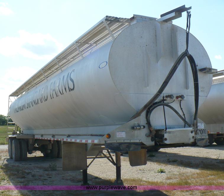 image for item A4882 1998 Ledwell 40' bulk feed trailer