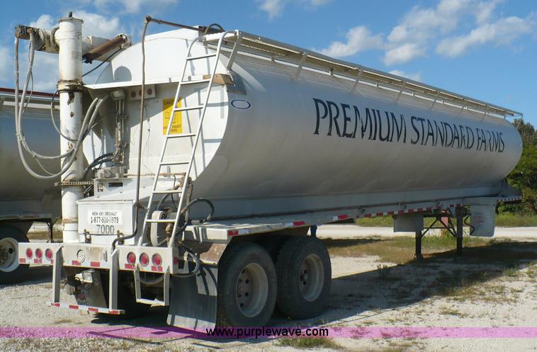 image for item A4882 1998 Ledwell 40' bulk feed trailer