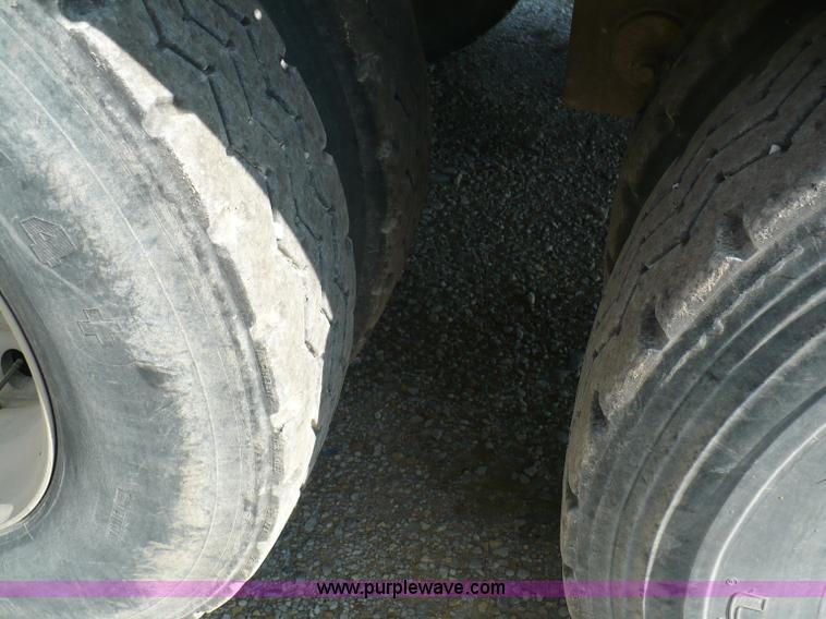 image for item A4882 1998 Ledwell 40' bulk feed trailer