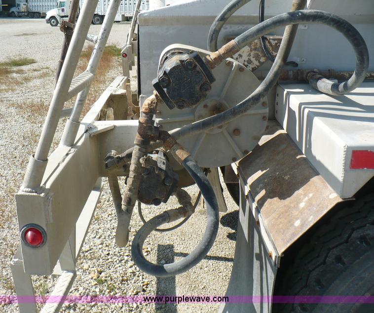 image for item A4882 1998 Ledwell 40' bulk feed trailer