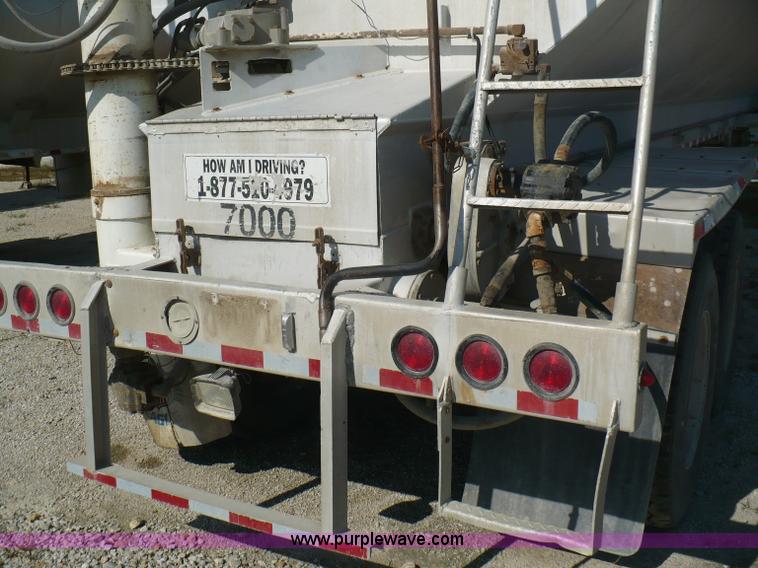 image for item A4882 1998 Ledwell 40' bulk feed trailer