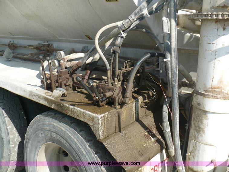 image for item A4882 1998 Ledwell 40' bulk feed trailer