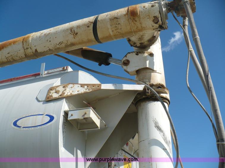 image for item A4882 1998 Ledwell 40' bulk feed trailer