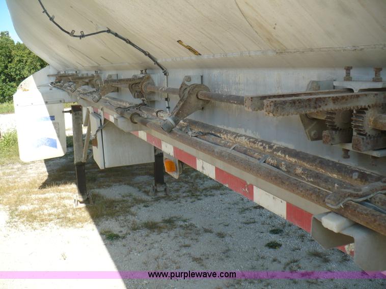 image for item A4882 1998 Ledwell 40' bulk feed trailer