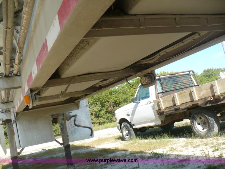 image for item A4882 1998 Ledwell 40' bulk feed trailer