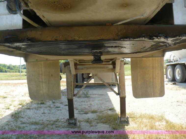 image for item A4882 1998 Ledwell 40' bulk feed trailer