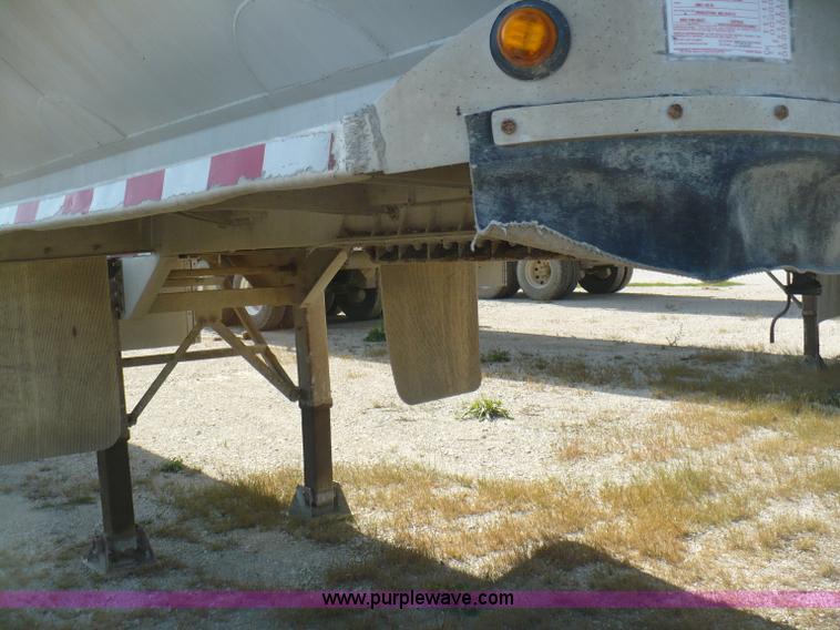 image for item A4882 1998 Ledwell 40' bulk feed trailer
