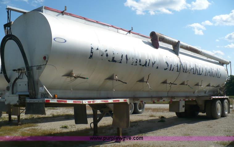 image for item A4883 1998 Ledwell 40' bulk feed trailer