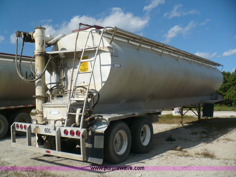 image for item A4883 1998 Ledwell 40' bulk feed trailer