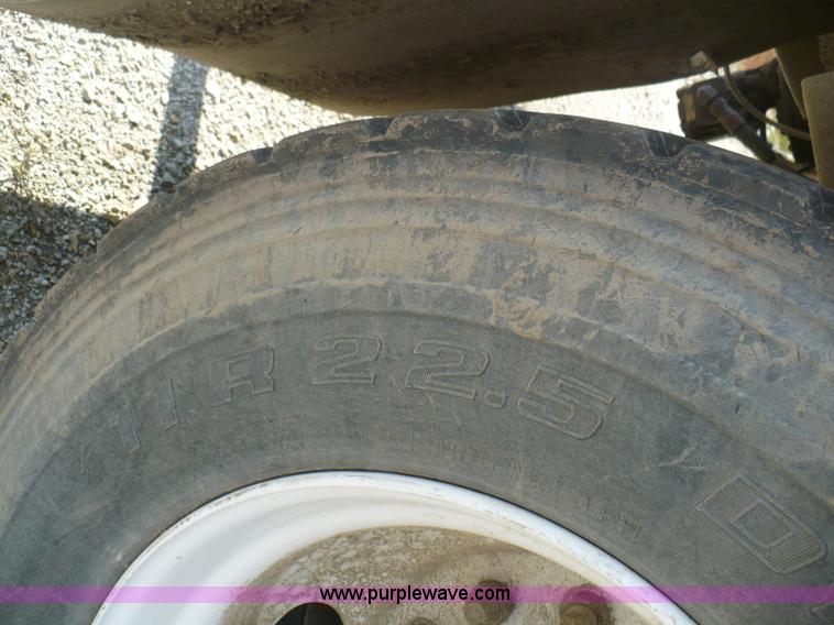 image for item A4883 1998 Ledwell 40' bulk feed trailer