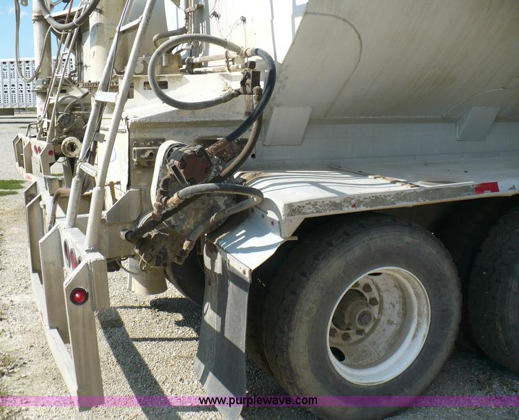 image for item A4883 1998 Ledwell 40' bulk feed trailer