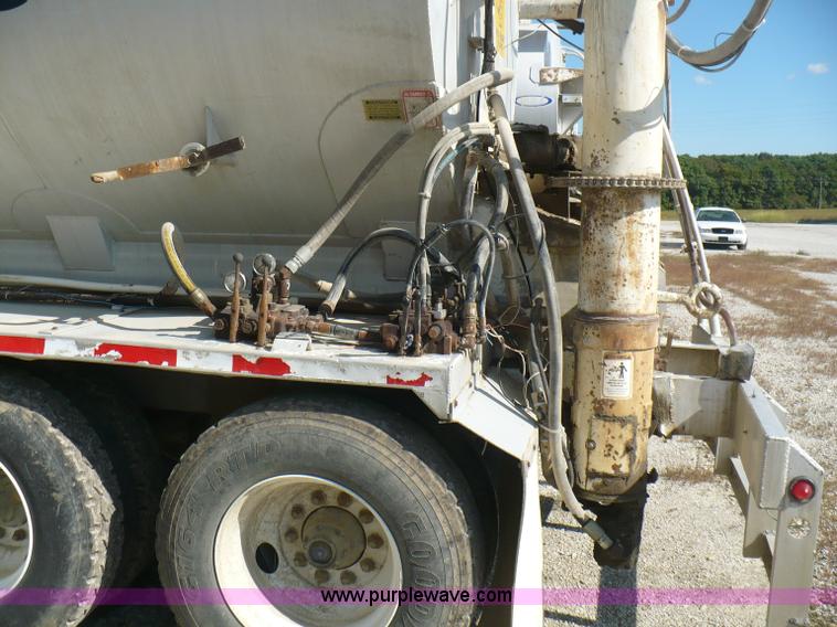 image for item A4883 1998 Ledwell 40' bulk feed trailer