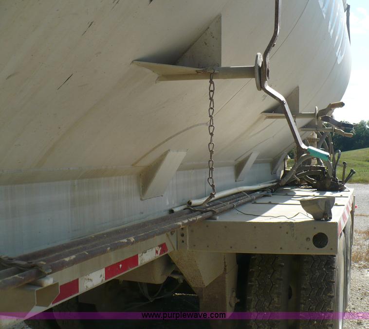 image for item A4883 1998 Ledwell 40' bulk feed trailer