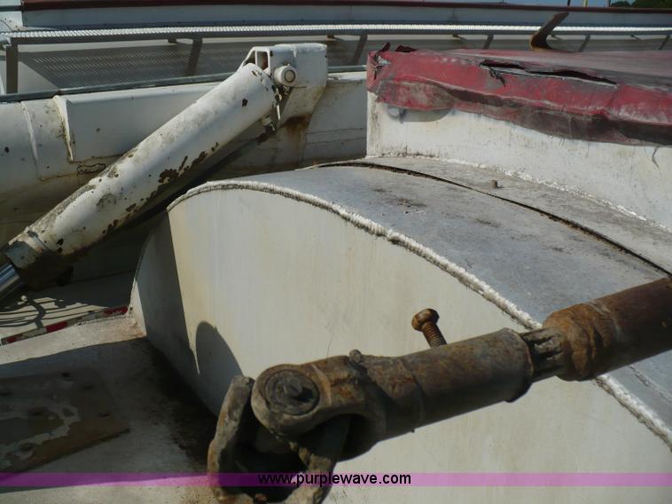 image for item A4883 1998 Ledwell 40' bulk feed trailer