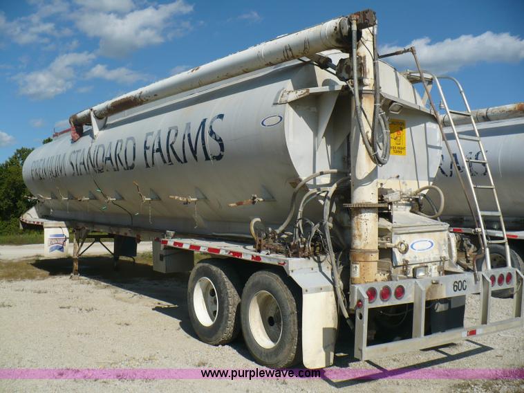 image for item A4883 1998 Ledwell 40' bulk feed trailer