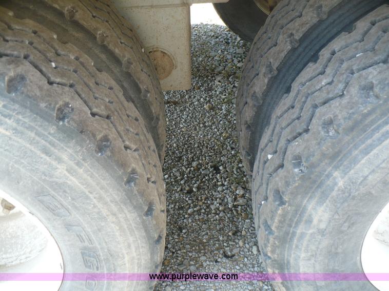 image for item A4883 1998 Ledwell 40' bulk feed trailer