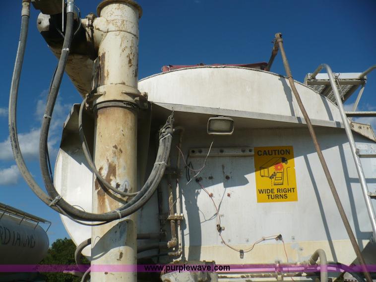 image for item A4883 1998 Ledwell 40' bulk feed trailer