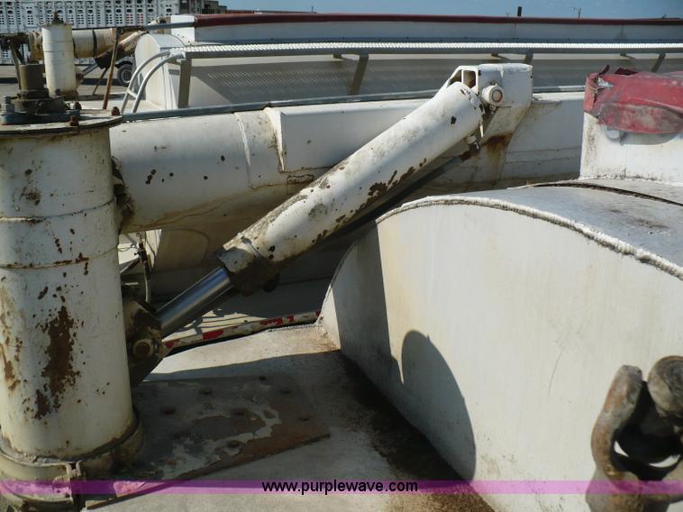 image for item A4883 1998 Ledwell 40' bulk feed trailer