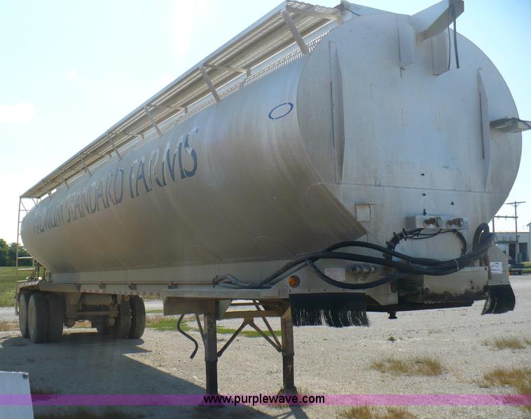 image for item A4884 1998 Ledwell 40' bulk feed trailer