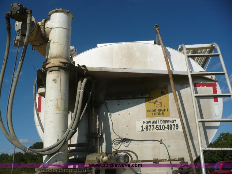 image for item A4884 1998 Ledwell 40' bulk feed trailer