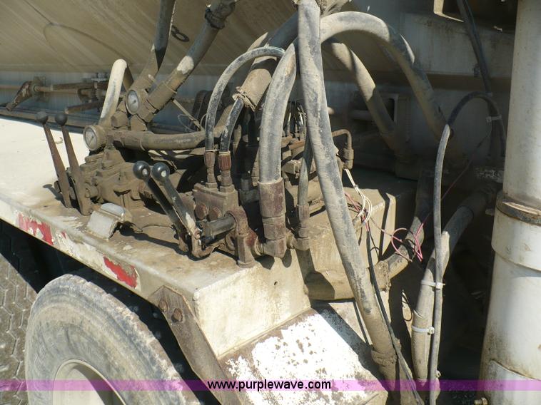 image for item A4884 1998 Ledwell 40' bulk feed trailer