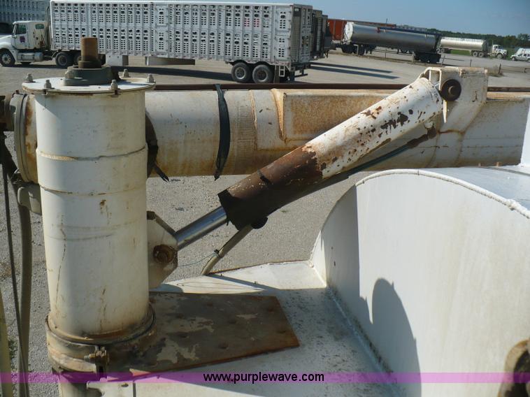 image for item A4884 1998 Ledwell 40' bulk feed trailer