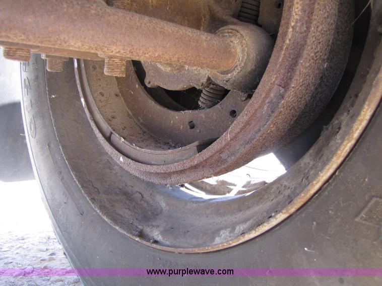 image for item A5041 1980 Lufkin 27' pup trailer