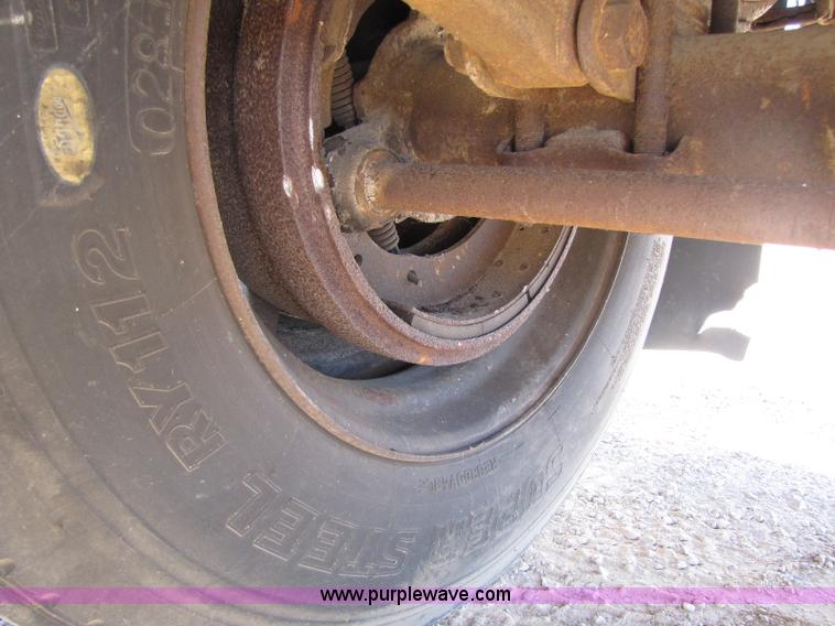 image for item A5041 1980 Lufkin 27' pup trailer