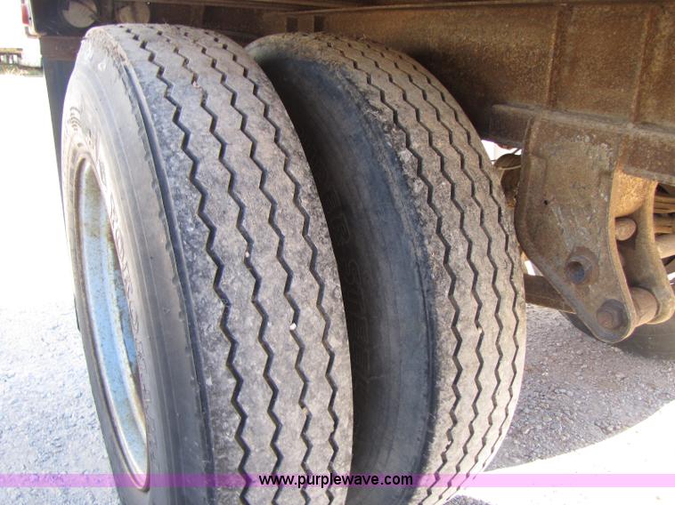 image for item A5041 1980 Lufkin 27' pup trailer