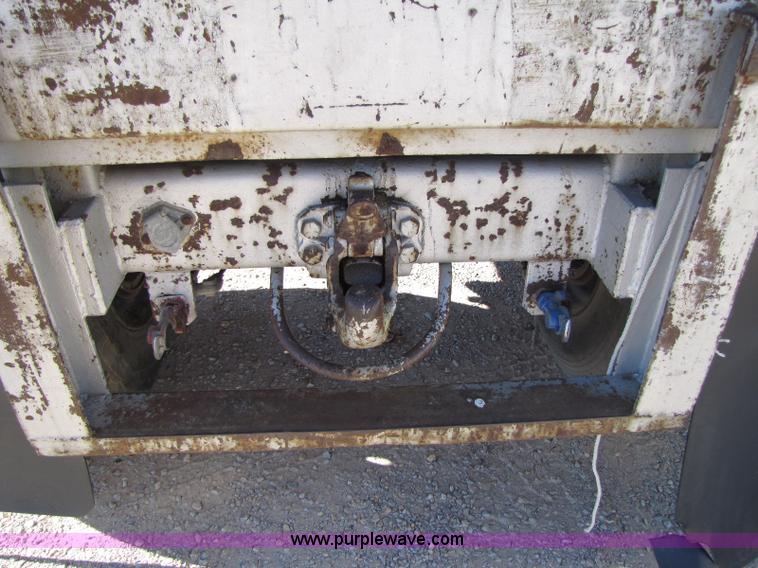 image for item A5041 1980 Lufkin 27' pup trailer