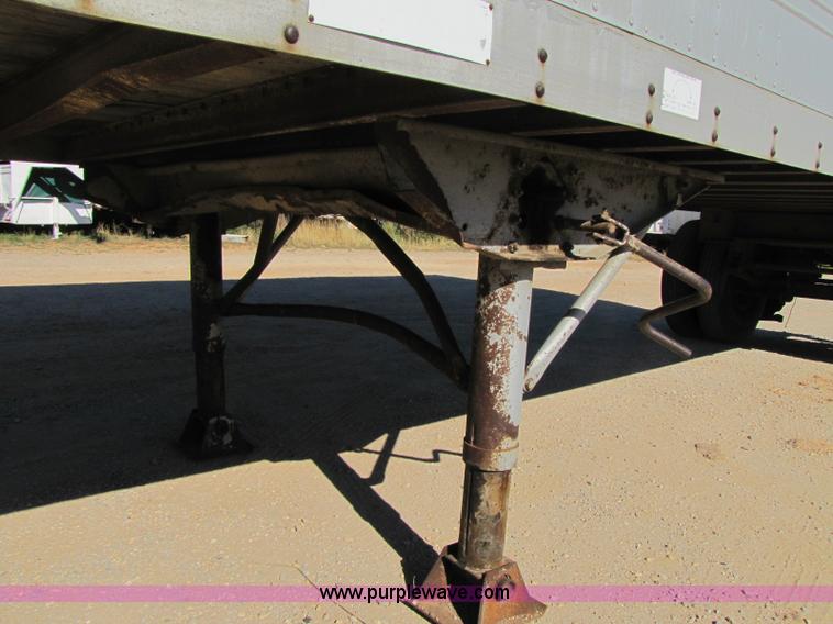 image for item A5041 1980 Lufkin 27' pup trailer