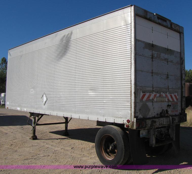 image for item A5042 1980 Lufkin 27' pup trailer