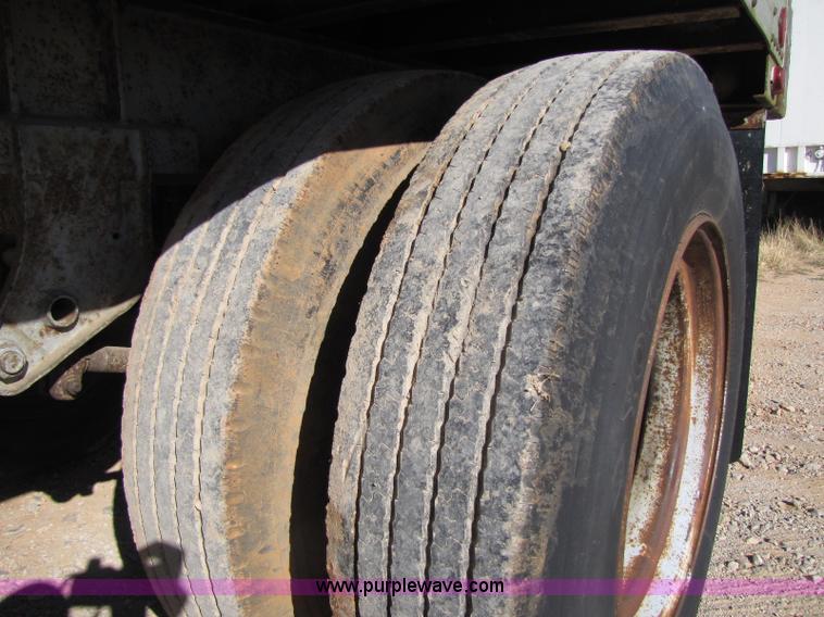 image for item A5042 1980 Lufkin 27' pup trailer