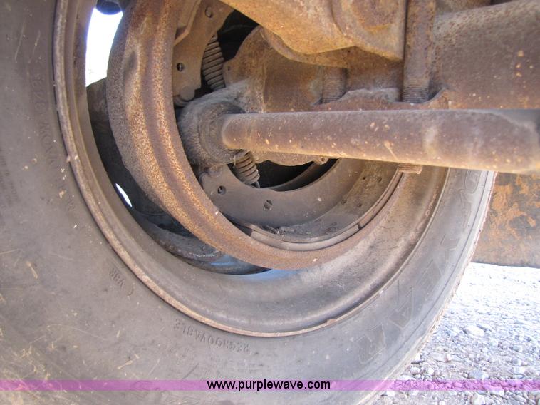 image for item A5042 1980 Lufkin 27' pup trailer