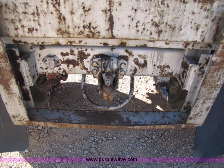 image for item A5042 1980 Lufkin 27' pup trailer