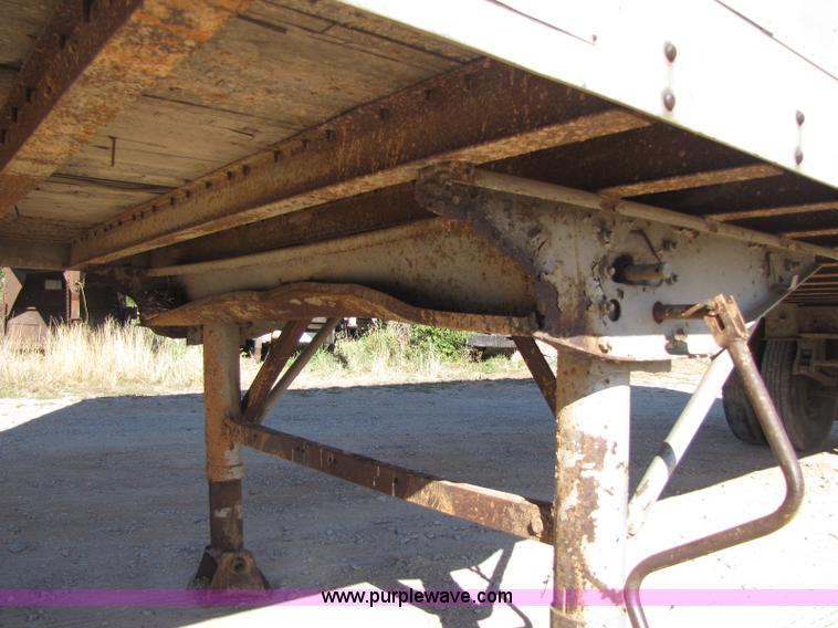 image for item A5042 1980 Lufkin 27' pup trailer