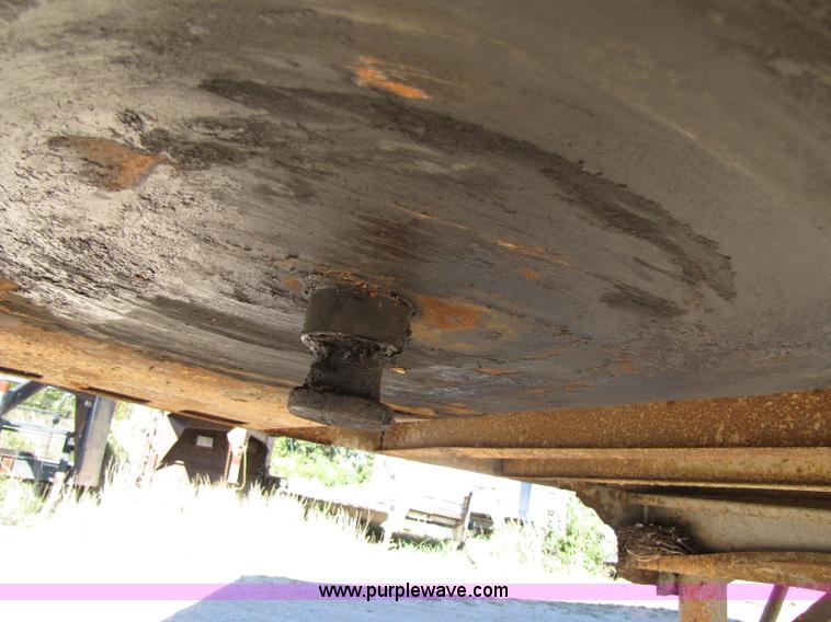 image for item A5042 1980 Lufkin 27' pup trailer