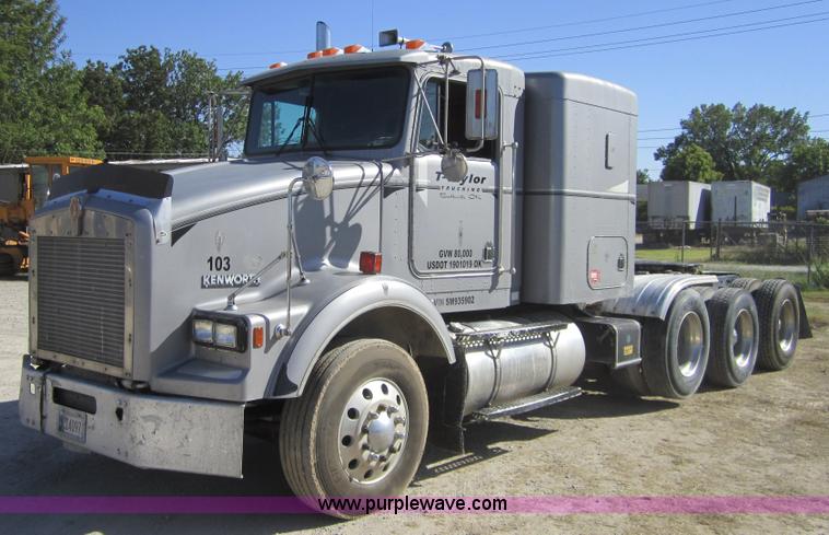 image for item C5036 1995 Kenworth T800 semi truck