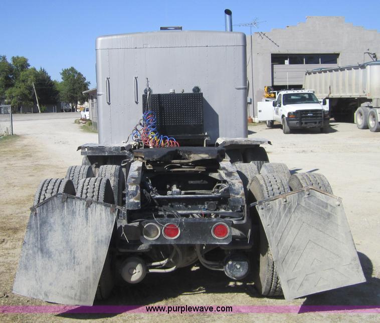 image for item C5036 1995 Kenworth T800 semi truck