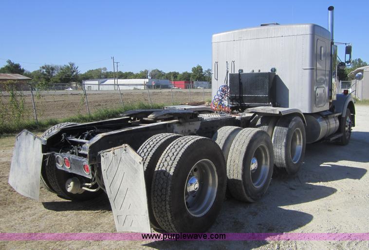 image for item C5036 1995 Kenworth T800 semi truck