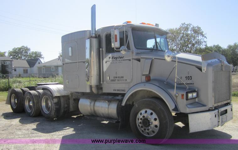 image for item C5036 1995 Kenworth T800 semi truck