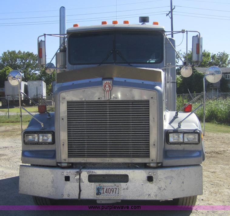 image for item C5036 1995 Kenworth T800 semi truck