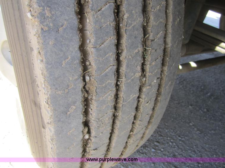 image for item C5036 1995 Kenworth T800 semi truck