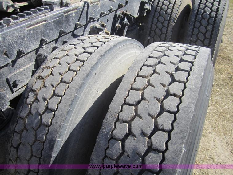 image for item C5036 1995 Kenworth T800 semi truck