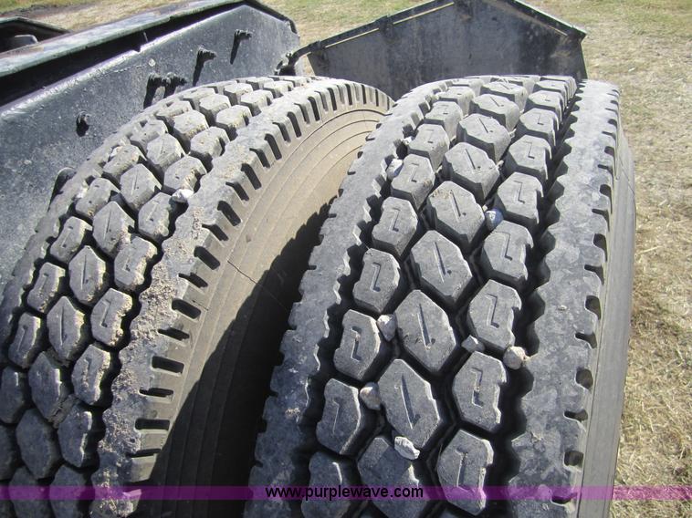 image for item C5036 1995 Kenworth T800 semi truck