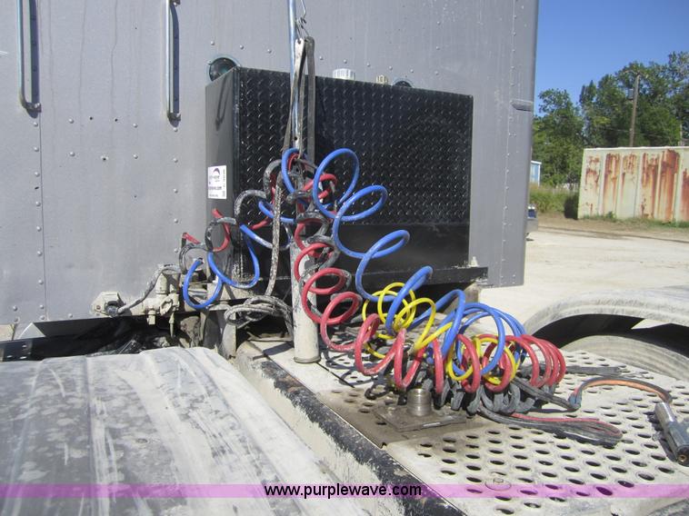 image for item C5036 1995 Kenworth T800 semi truck