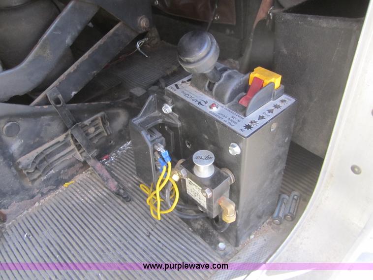 image for item C5036 1995 Kenworth T800 semi truck