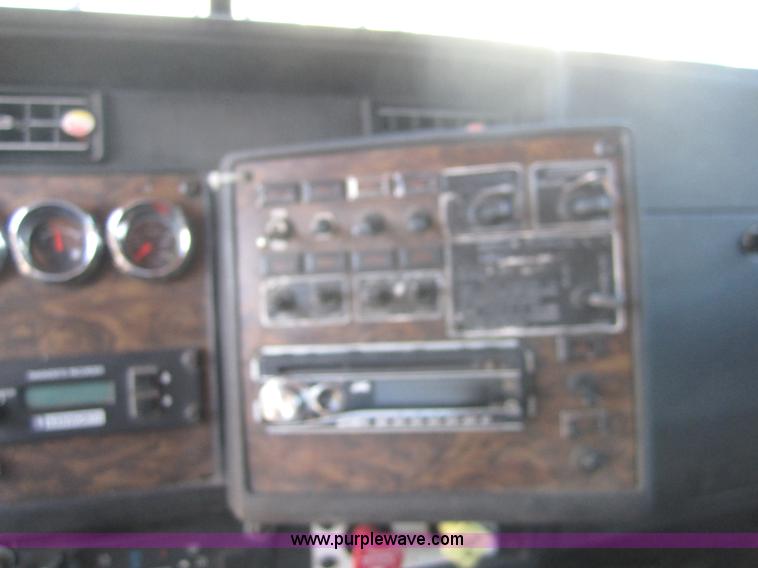 image for item C5036 1995 Kenworth T800 semi truck