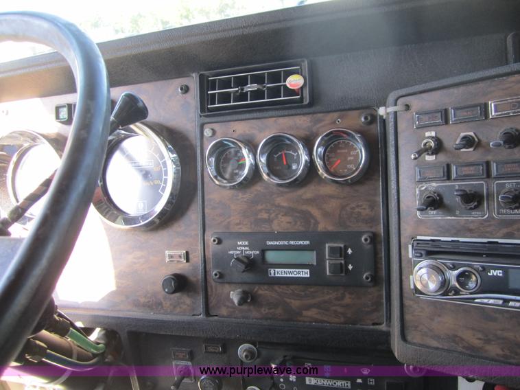 image for item C5036 1995 Kenworth T800 semi truck