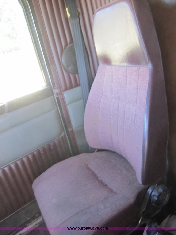 image for item C5036 1995 Kenworth T800 semi truck